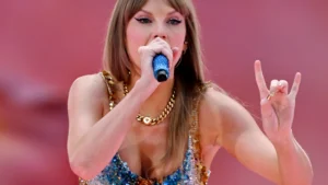 Taylor Swift Lights Up Milan: Taylor Swift at today’s show! ” It’s been 13 years since I played in Milan… I thought “I just can’t wait to party with those Italians!”