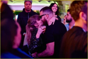 Just in: Travis Kelce scream to the rooftop in Eras Tour revealing to Taylor Swift “Love doing life with you. and fans were completely in shock and Taylor was swept off her feet, ‘You want to keep things private. But at the same time, I’m not here to hide anything. That’s my girl. That’s my lady. I’m proud of that!!!