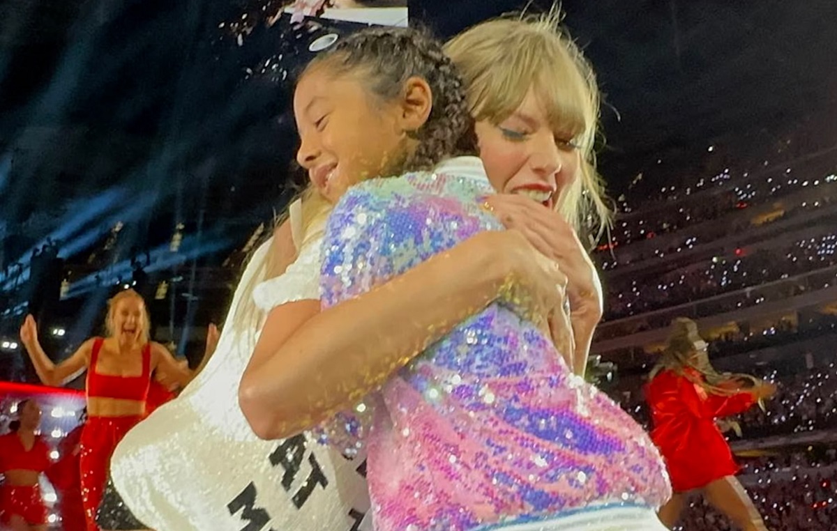 Taylor Swift Gives Fan Sweet Gift During Concert